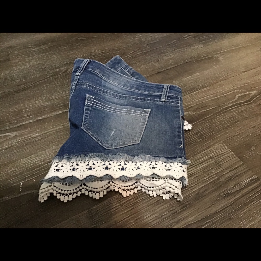 Jean Shorts Size 9 - Picture 4 of 8